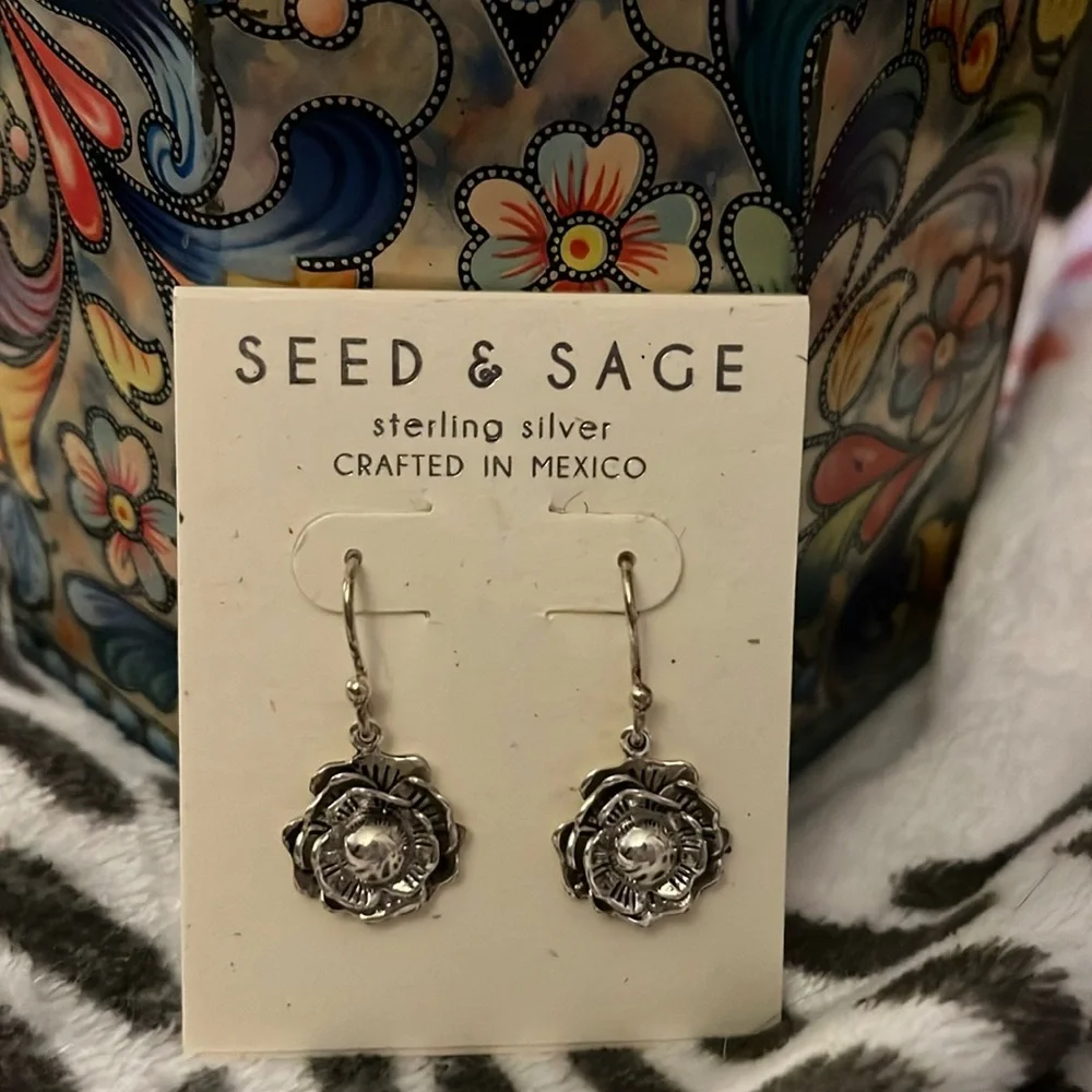 Sterling Silver Earrings Very Pretty 🩶🩶 - Picture 1 of 3